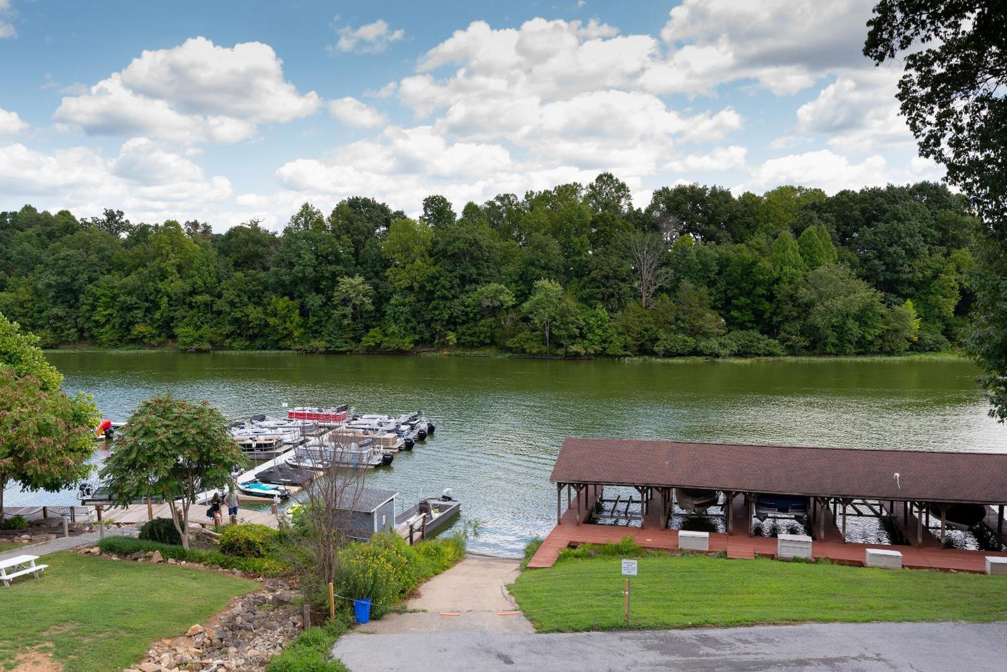 Boardwalk Hotel On Lake Anna By Kasa Mineral Esterno foto